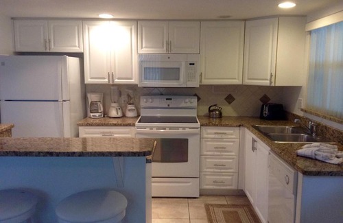 Siesta Key Villa | Island House Beach Resort: Family-Friendly with Pool Access