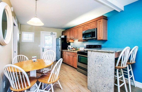 Sanibel Apartment | Experience Island Inn: Ocean View & Spa Amenities Await