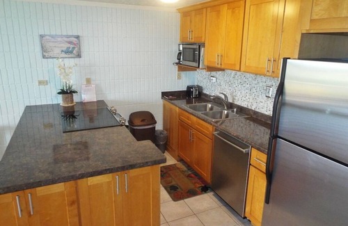 Punaluu Condo | Idyllic Island Life Retreat with Beach Access & Pool