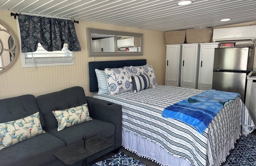 Englewood Cottage | Oceanfront Retreat: Steps to the Sea with Pool & Breakfast