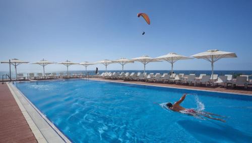 Netanya Hotel | Relaxing Island Suites Hotel and Spa with Pool & Hot Tub