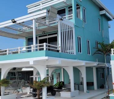 Caye Caulker Hotel | Relax at Island Magic Villas with Pool and Family Amenities