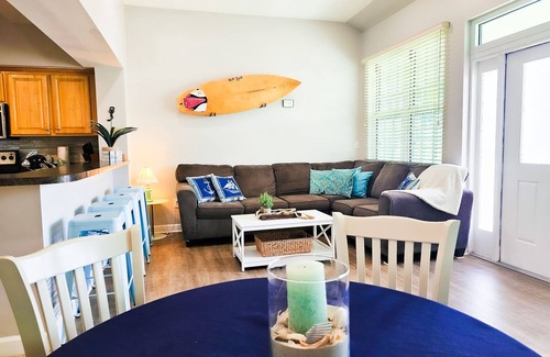 Ono Island Condo | Island Oasis: Pet-Friendly Retreat Steps from the Beach