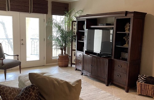 Highland Lake Estates Condo | Tranquil Island on Lake Travis with Pool and Spa Amenities