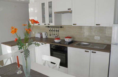 Dinjiska Apartment | Seafront Bliss at Island Pag with Complimentary Breakfast