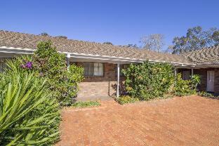 Forster Hotel | Relaxing Island Palms Motor Inn with Ocean Views & Pool