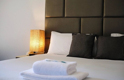 Forster Hotel | Island Palms Motor Inn: Poolside Relaxation Awaits You