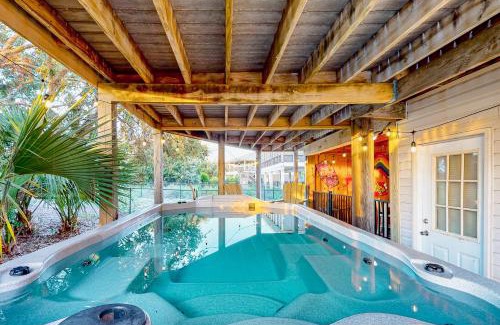 East End House | Island Palms: Pet-Friendly Retreat with Pool and Hot Tub