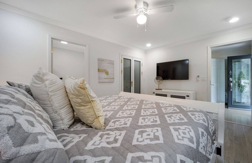 Honolulu House | Island Paradise Retreat Minutes from the Beach with Pool