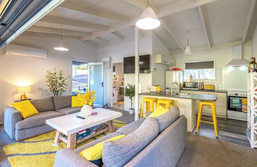 Ostend House | Island Sanctuary - Waiheke Holiday Home