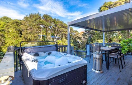 Ostend House | Serene Island Sanctuary - Family-Friendly Waiheke Retreat
