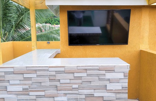 Greenwich Estate House | Island Serenity: Relaxing Spa, Hot Tub & Family Amenities