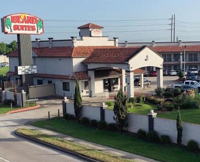 Edgebrook Hotel | Accessible Island Suites Near Hobby Airport - Guest Rated 7.5