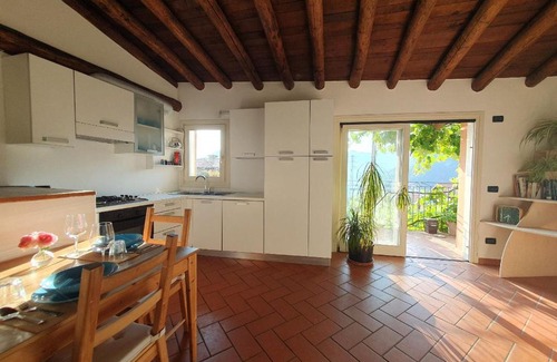 Sulzano House | Relaxing Island Sunset House with Family-Friendly Amenities