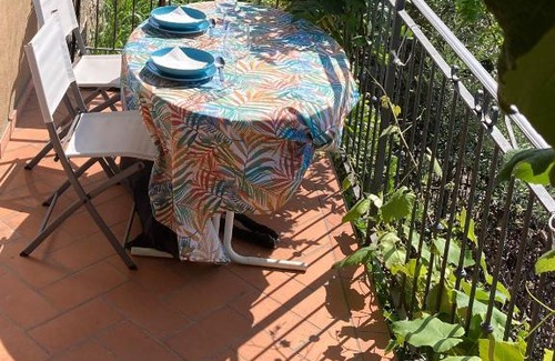 Sulzano House | Relaxing Island Sunset House with Family-Friendly Amenities