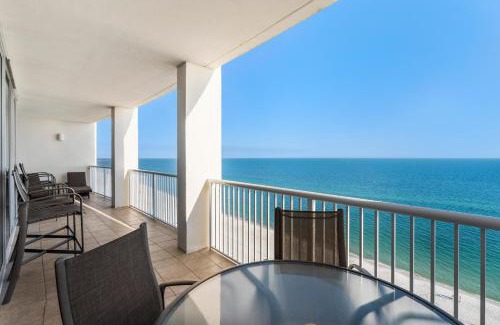 Ono Island Apartment | Relaxing Island Tower 1502 with Pool & Breakfast Included