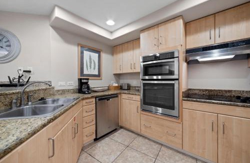 Ono Island Apartment | Relaxing Island Tower 1502 with Pool & Breakfast Included