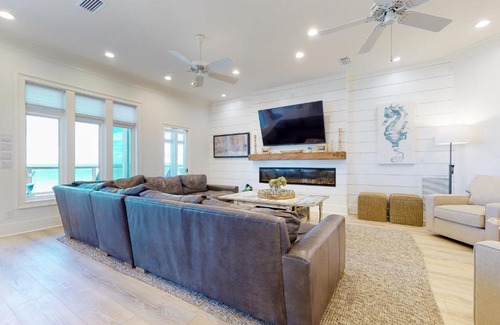 East End House | Discover Island Treasure with Oceanfront Views and Hot Tub
