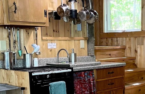 Monmouth House | Discover Tree House Island Life: Pet-Friendly Retreat