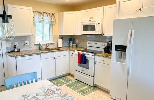 Holmes Beach House | Island Vibe 3: Beach Proximity & Private Heated Pool