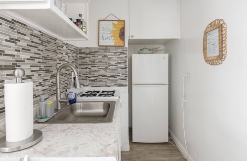 Belmont Shore Apartment | Oceanfront Island Vibes: 10/10 Reviews in Long Beach