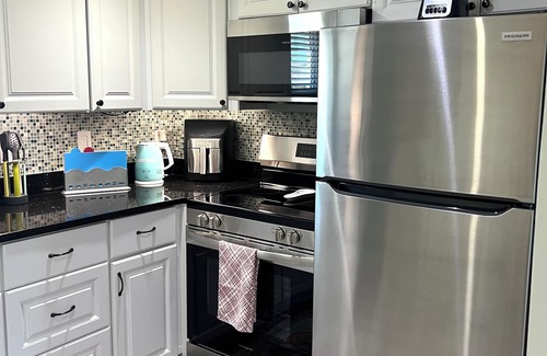 Sarasota Condo | Paradise Awaits: Walk to Beach & Savor St. Armands
