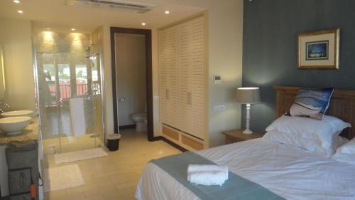 Mahe Island Apartment | Oceanfront Escape at Island View Apartment - Rated 9.5/10