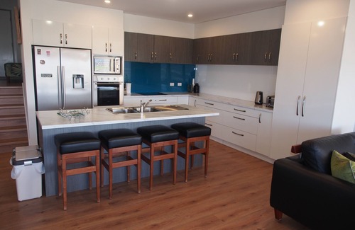 Riverside House | Family-Friendly Island View House with Breathtaking Vistas