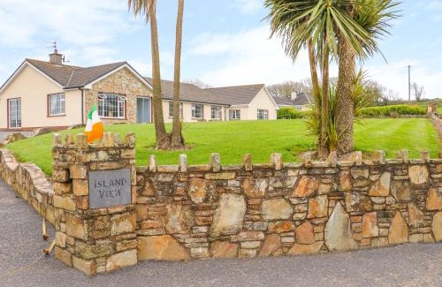 Ardmore House | Discover Island View: Pet-Friendly Adventure Awaits
