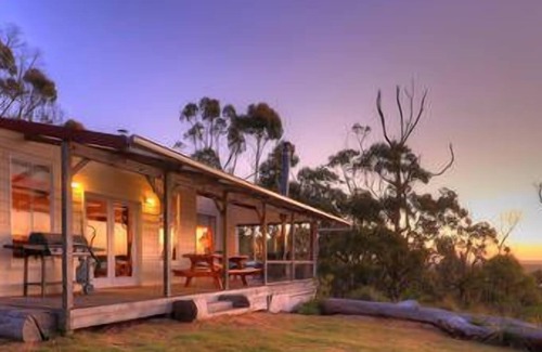 Smithton Cottage | Pet-Friendly Island View Spa Cottage - Rated 9.6/10