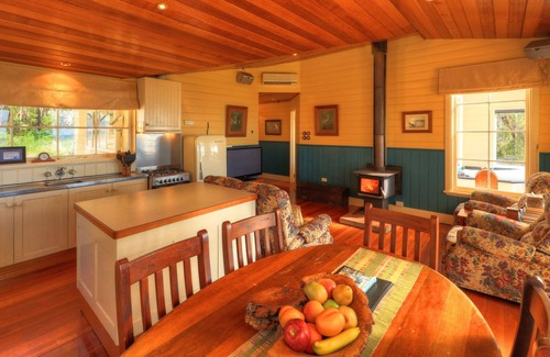 Smithton House | Relaxing Island View Spa Cottage with Pet-Friendly Amenities