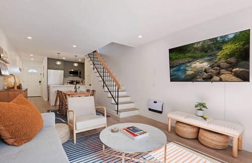 Port Hueneme Condo | Island View: Beachside Retreat with Pool and Hot Tub
