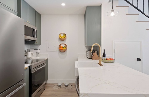 Port Hueneme Condo | Island View: Beachside Retreat with Pool and Hot Tub