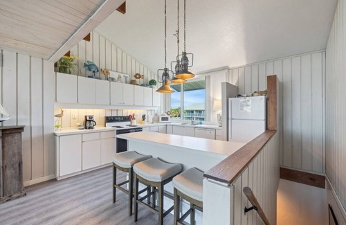 Cedar Key Villa | Gulf Front Townhouse with Pool & Ocean Views - 20% Off!
