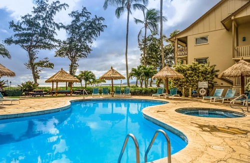 Wailua Hotel | Relax at Islander on the Beach with Oceanfront Amenities
