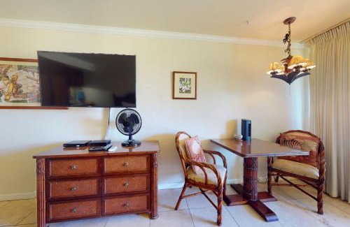 Wailua Hotel | Relaxing Retreat at Islander on the Beach 211 with Ocean Views