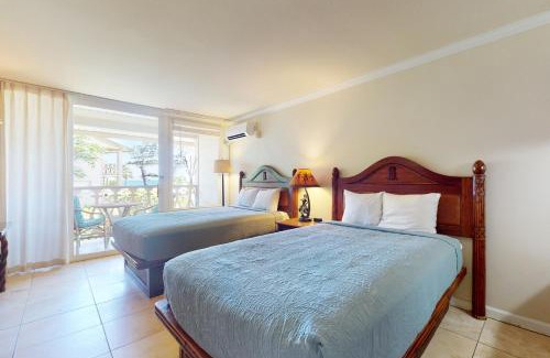 Wailua Hotel | Relaxing Retreat at Islander on the Beach 211 with Ocean Views