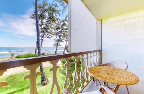 Wailua Hotel | Experience Islander on the Beach with Oceanfront Pools