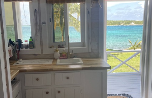 Dunmore Town Cottage | Islander Turtle Peek - Waterfront Tiny Cottage with Breakfast