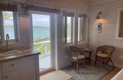 Dunmore Town Cottage | Islander Turtle Peek - Waterfront Tiny Cottage with Breakfast