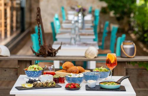 Perigiali Hotel | Ocean View Retreat at Islands View - Pet Friendly & Pool