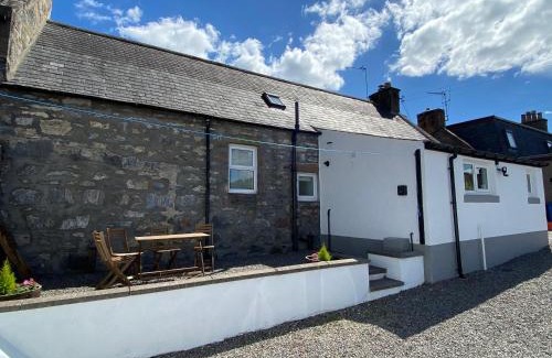 Dufftown House | Experience Islas Cottage in the Heart of Speyside