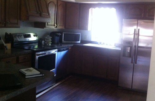 Selinsgrove House | Guest Rated 10/10: Isle of Que with Pool & Spa Amenities
