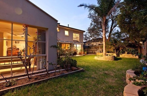 Frankston House | Relax at Isle of Serenity Guesthouse with Oceanfront Views