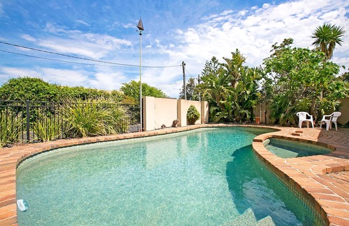 Frankston House | Oceanfront Isle of Serenity - Family-Friendly Retreat