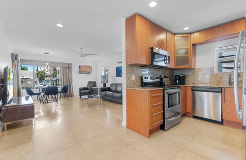 Nurmi Isles Apartment | Guest Rated: Isle of Venice with Pool and Breakfast