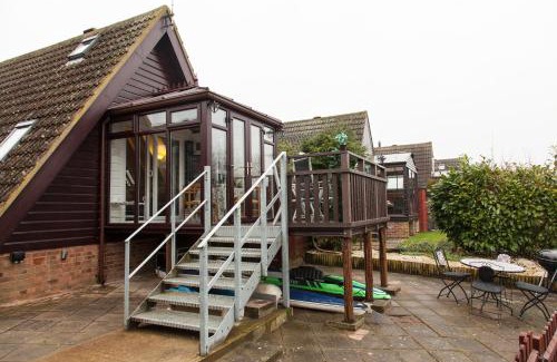 Thistley Green Cabin | Isleham River Lodge: Pet-Friendly Retreat with Breakfast Included