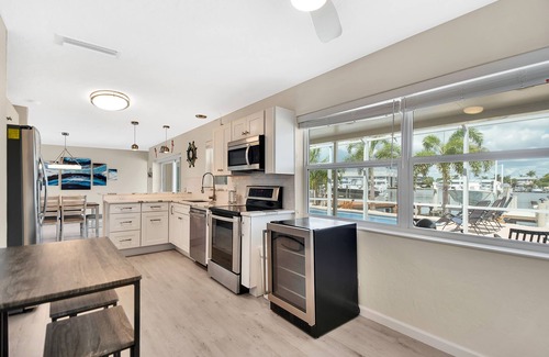 Isles of Capri House | Relax at Isles Of Capri: Poolside with Dolphin Views!