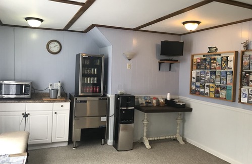 Trenton Hotel | Discover Isleview Motel and Cottages with Spa & Kitchen