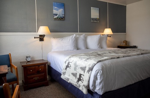 Trenton Hotel | Discover Isleview Motel and Cottages with Spa & Kitchen